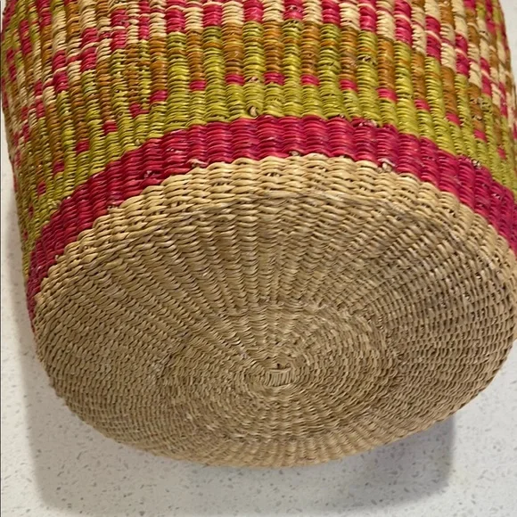 African woven foraging/harvest basket - Picture 4 of 6